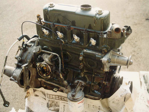 ベース車輛（Mini Sprite）のエンジン。耐熱塗料にて着色中2。