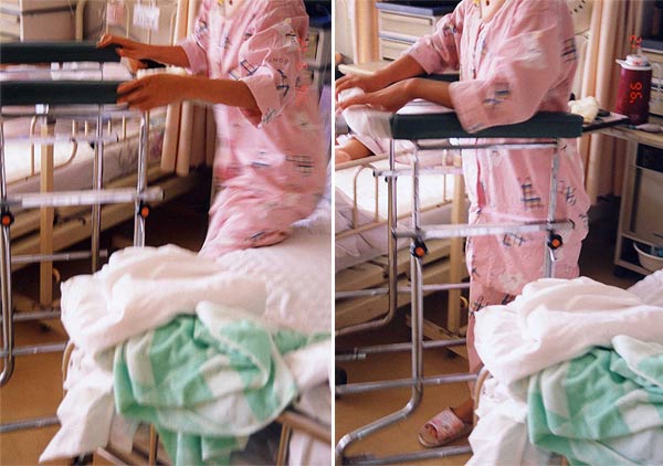 入院患者 のための 歩行器 TAP。ベッドから歩行器への乗り移り。