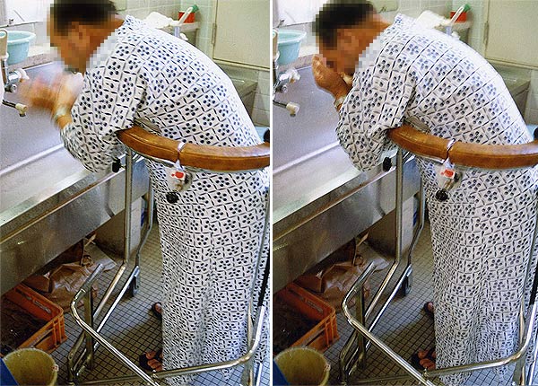 入院患者 のための 歩行器 TAP。洗面所での動作。