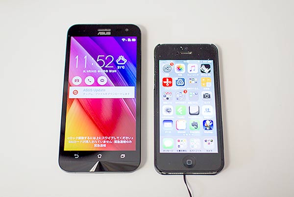 ASUS ZenFone™ 2 Laser（左）とiPhone5（右）